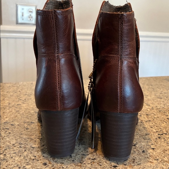 5.5 Women’s CAT Brown Boots - Picture 5 of 12